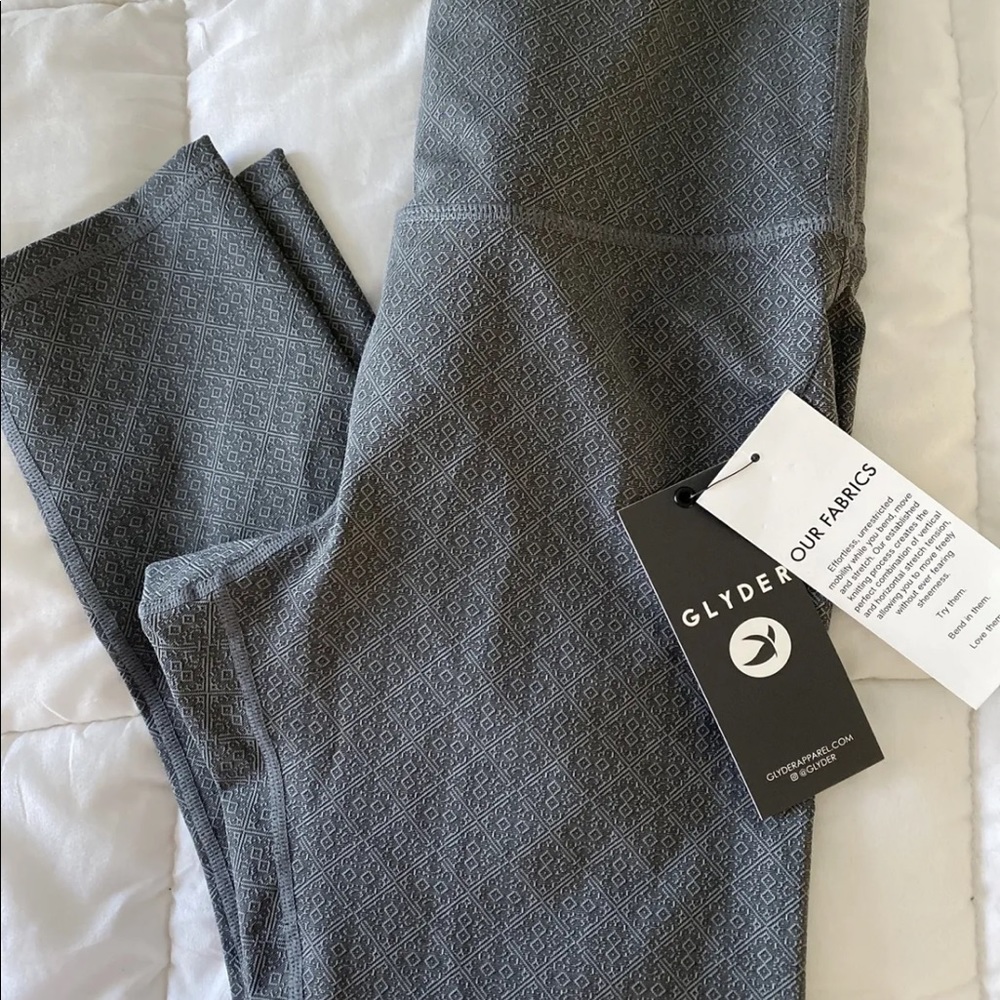 GLYDER NEW with tags Gray Spanish Tile High Rise Cropped Yoga  Legging